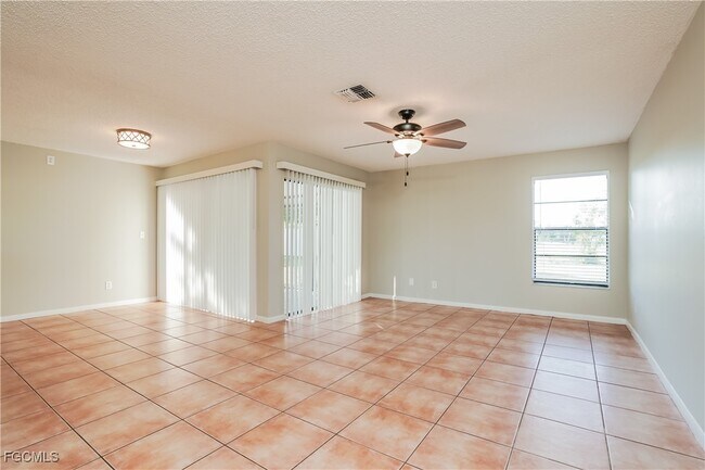 Building Photo - 220 SE 27th Terrace