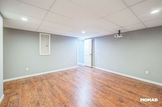 Building Photo - Spacious 3BR, with bonus room House in Law...