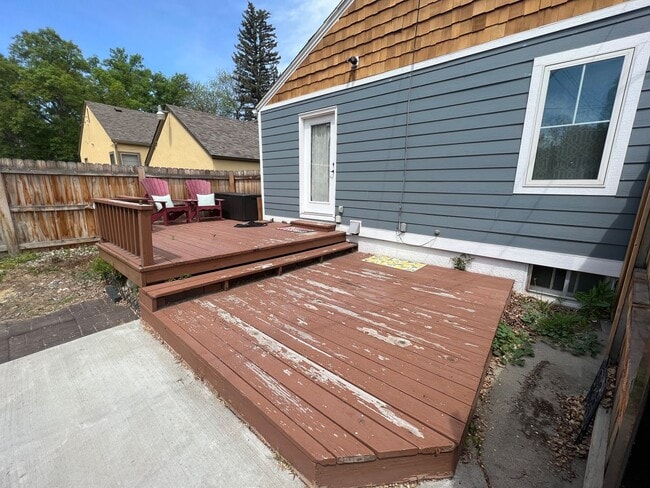 Building Photo - 4 bed 2 bath home centrally located