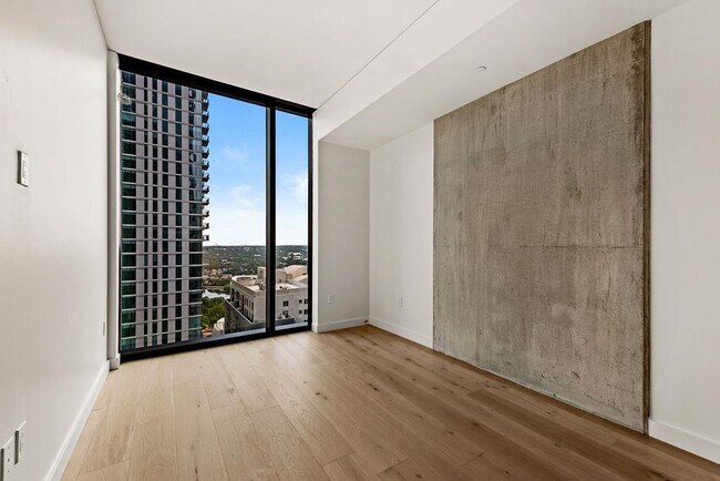 Building Photo - 610 Davis St