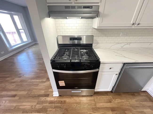 Building Photo - 1606 N Poplar Ave