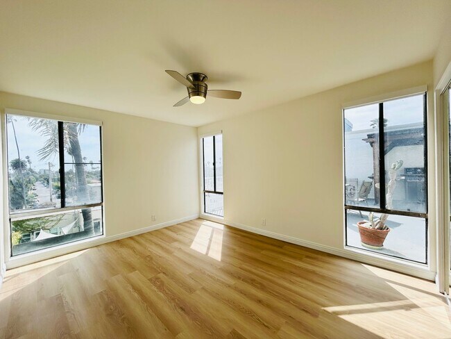 Building Photo - ven920