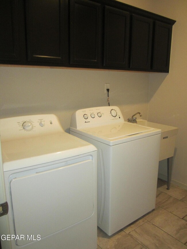 Building Photo - 323 Malta St