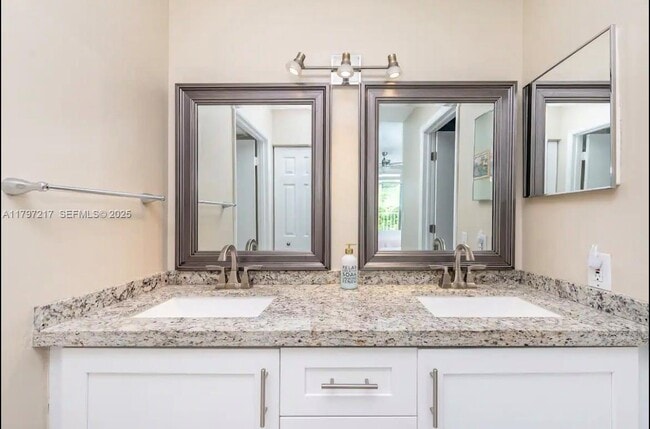 Building Photo - 19999 E Country Club Dr