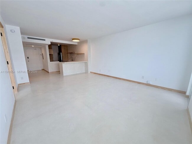 Building Photo - 100 Lincoln Rd