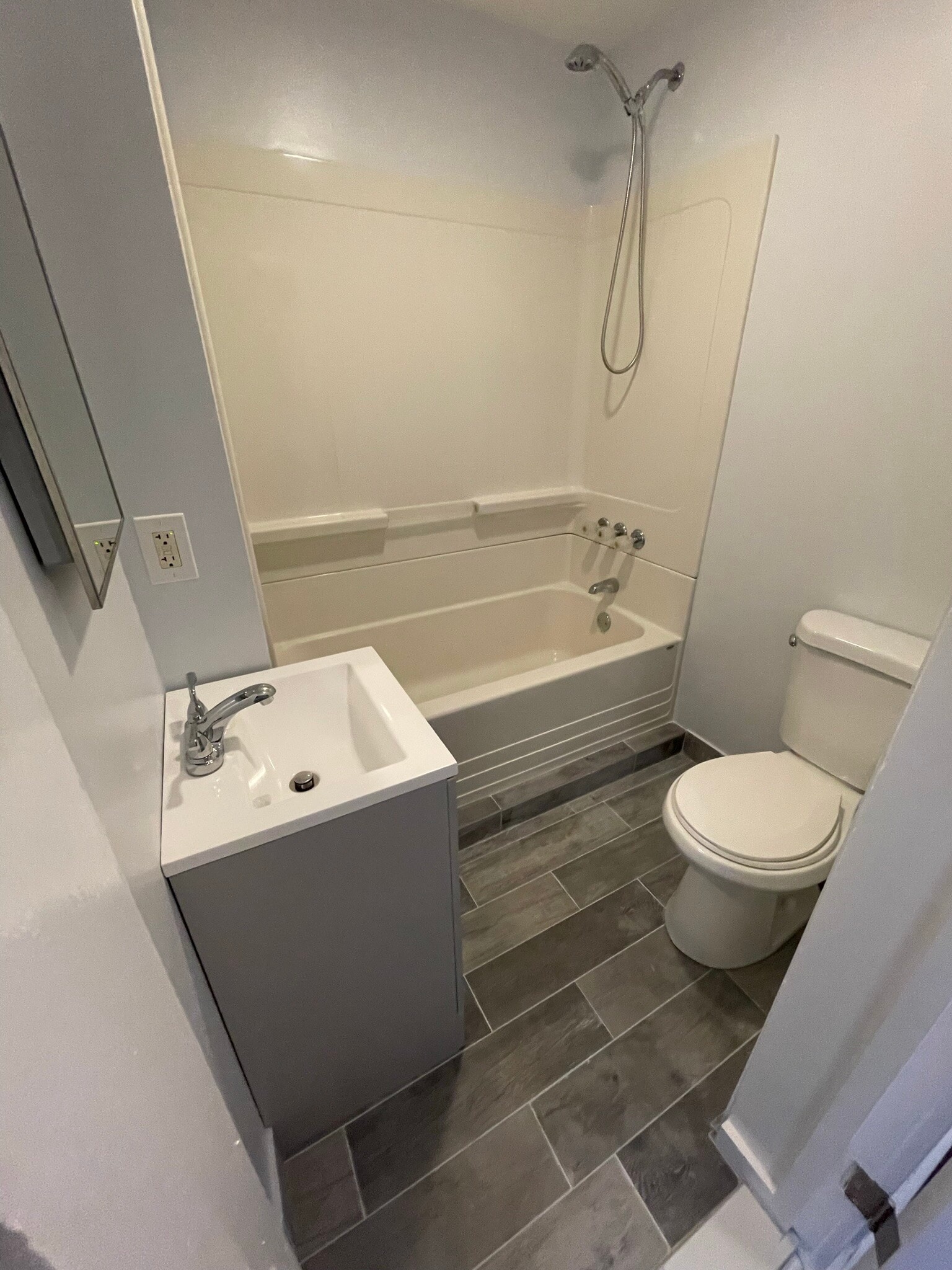 Bathroom - 127 N Arlington Ave