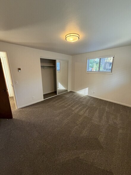 Building Photo - 745 E 43rd Ave