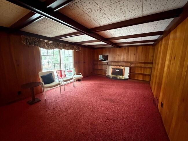 Building Photo - 290 Glenview Rd