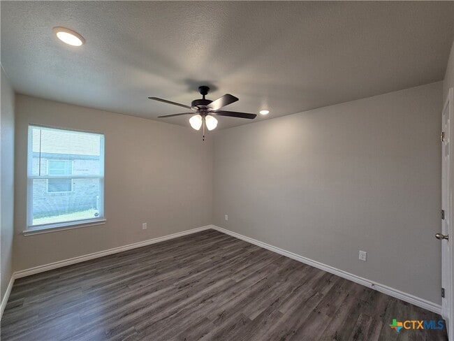 Building Photo - 523 Lost Trl