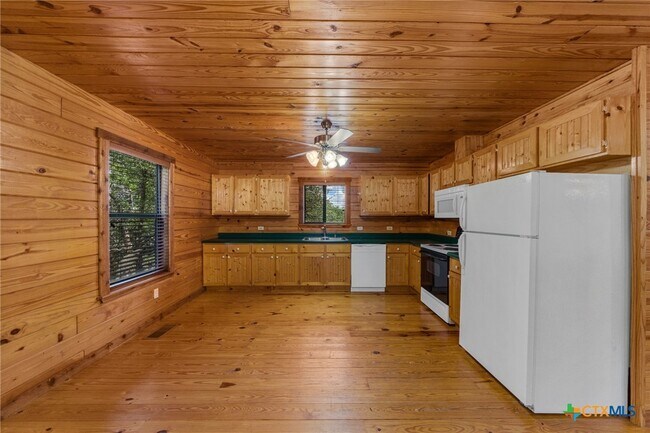 Building Photo - 1466 Bonnyview Dr