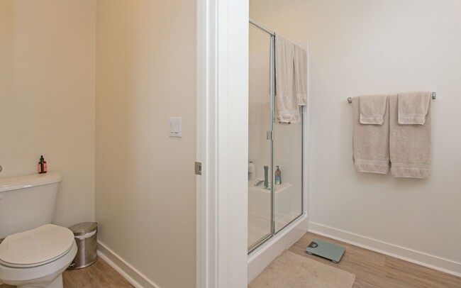 Building Photo - Large Corner-End Townhouse in Oceanside!