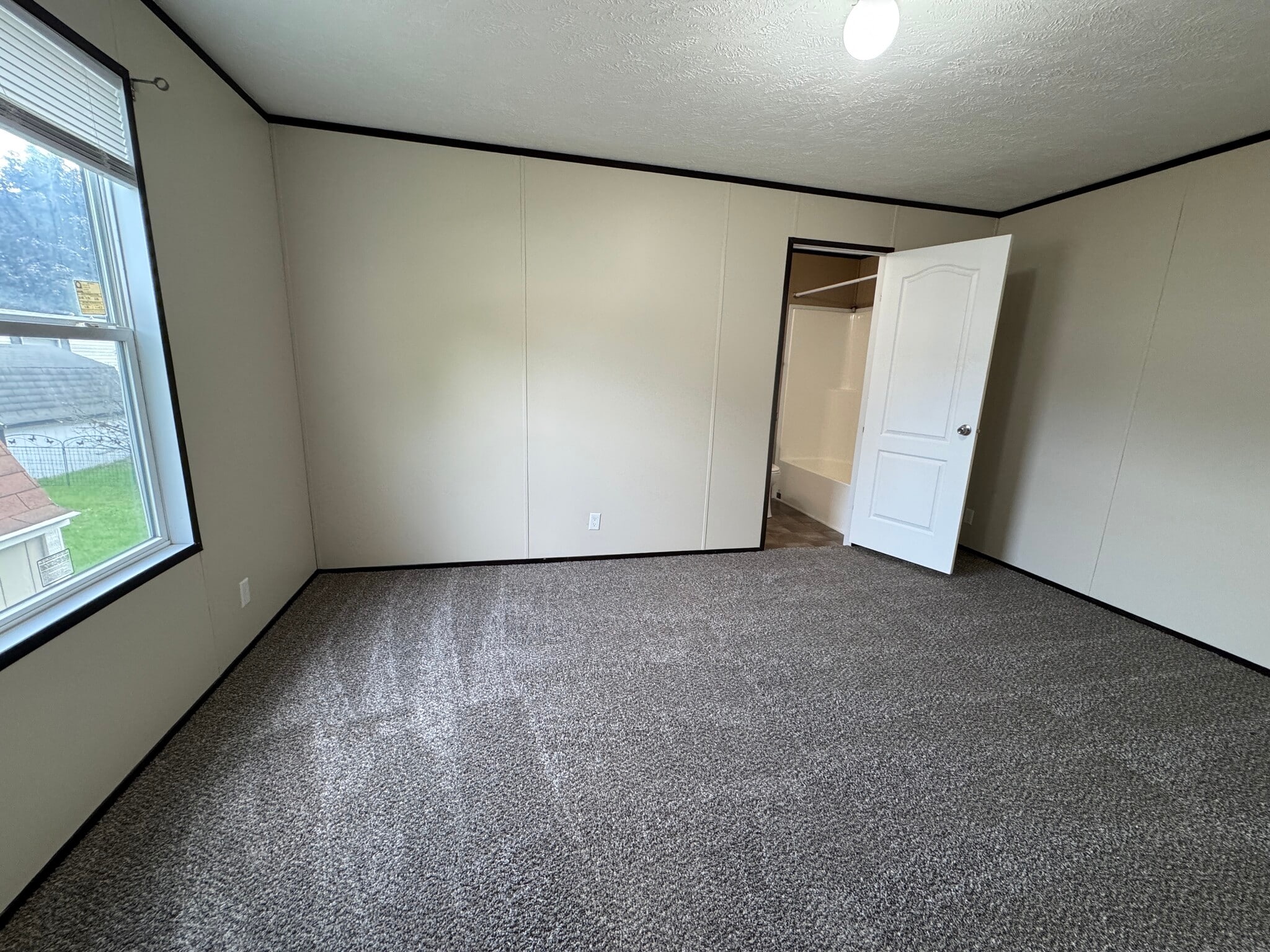 Building Photo - 48580 Pineview Dr