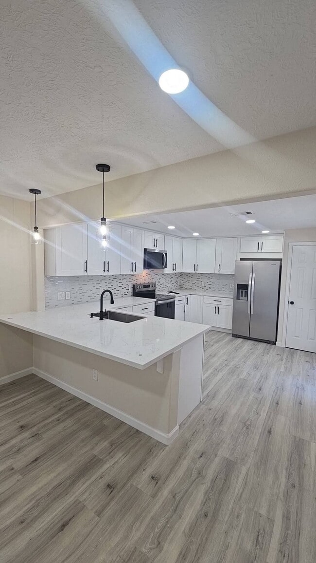 Building Photo - 2228 Eriksson St