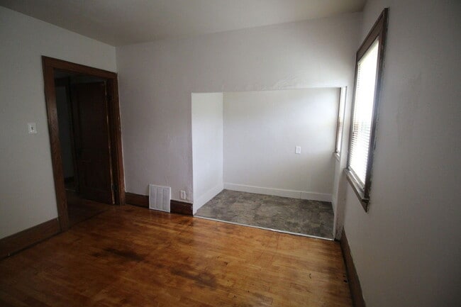 Building Photo - 3215 W Auer Ave