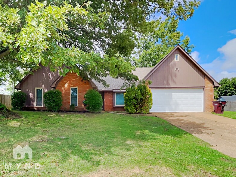 Primary Photo - 6718 Lake Point Cir