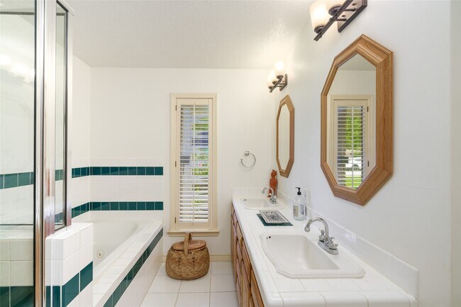 Building Photo - 10631 Del Monte Dr