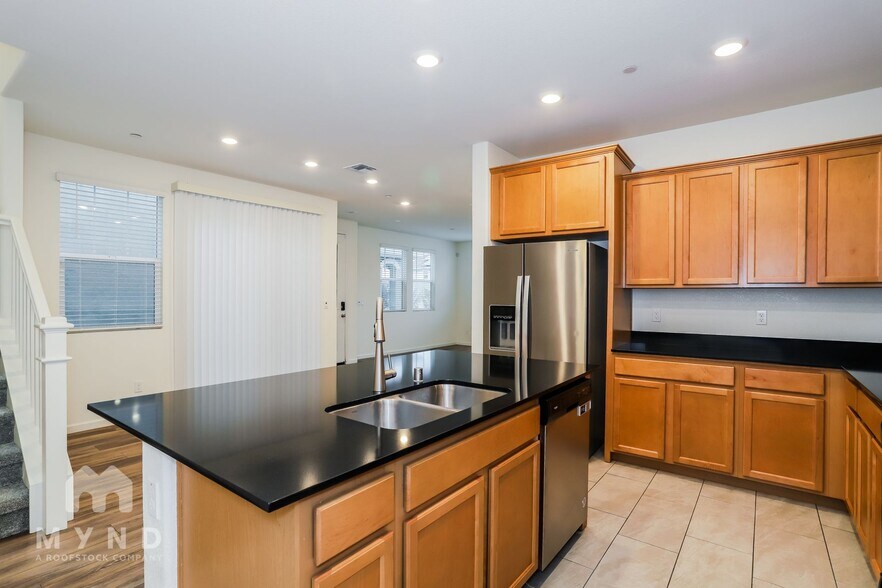 Building Photo - 7942 Pitcher St