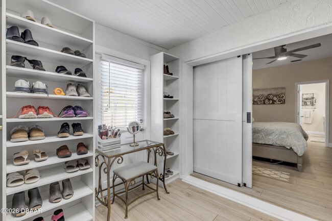 Building Photo - 646 S Pine St