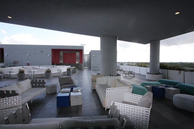 Building Photo - 2000 Metropica Wy