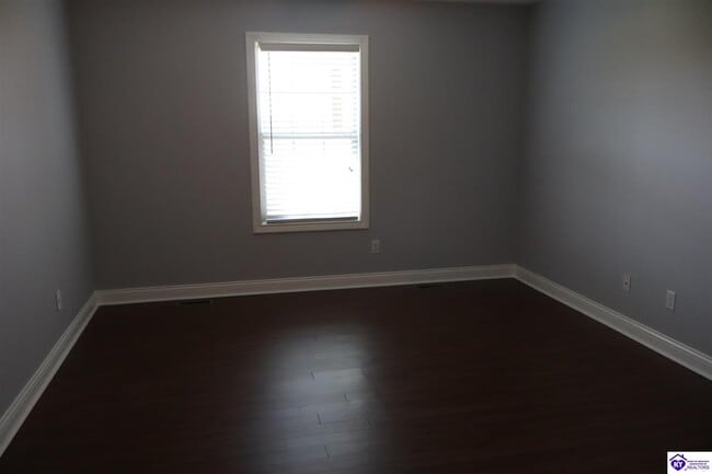 Building Photo - 121 Twin Lakes Dr