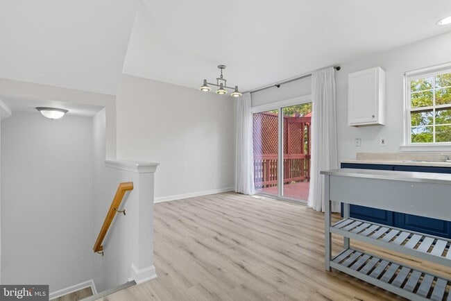 Building Photo - 43742 Tolamac Dr