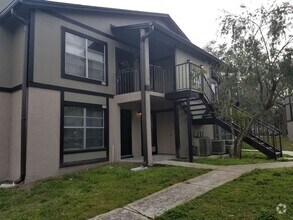 Building Photo - Conveniently located! Renovated 1 yr ago