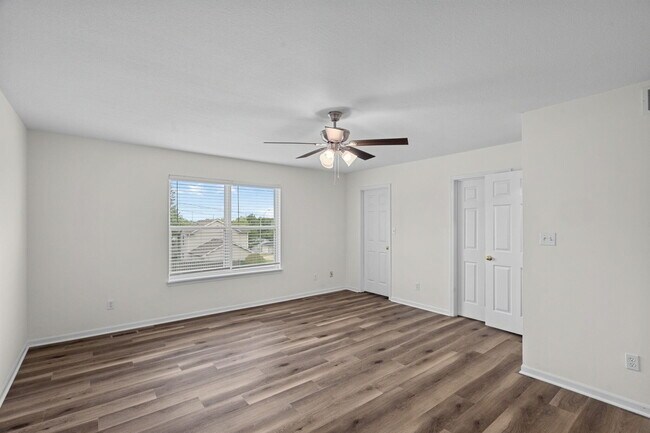 Building Photo - 3503 La Mesa Dr