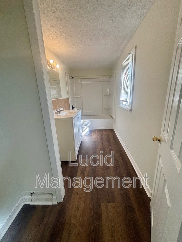 Building Photo - 3633 Kahlert Ave