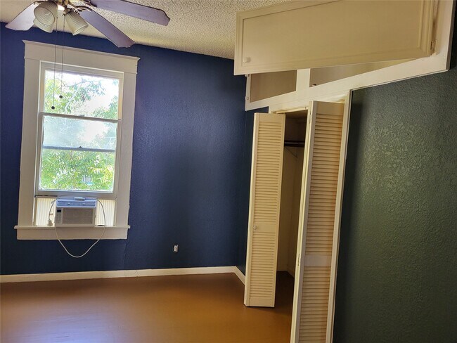 Building Photo - 4401 Ave Q 1/2