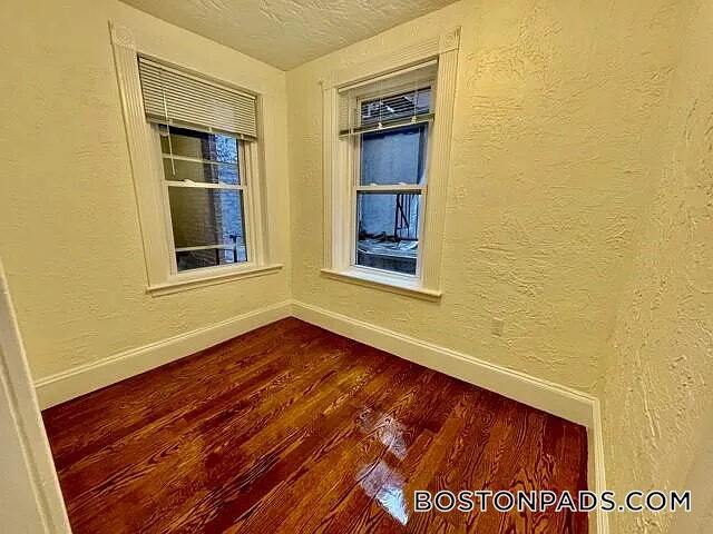 Building Photo - 4 Garden Ct St