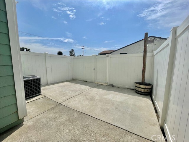 Building Photo - 5640 Riverside Dr