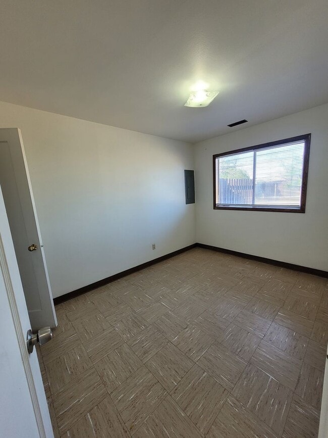 Building Photo - 815 Lindberg Ln