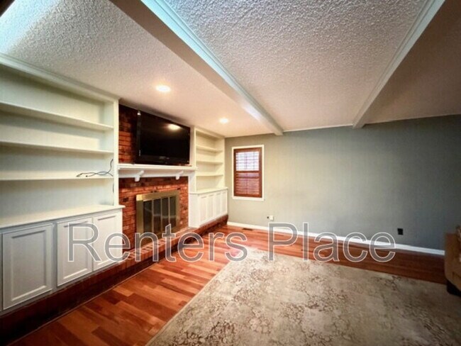 Building Photo - 5724 E 65th Pl