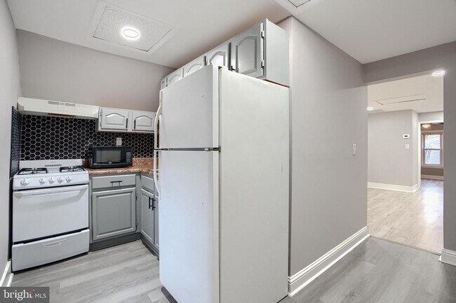 Building Photo - 3807 Fleetwood Ave