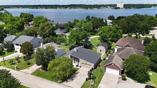 Building Photo - 964 Lake View Dr