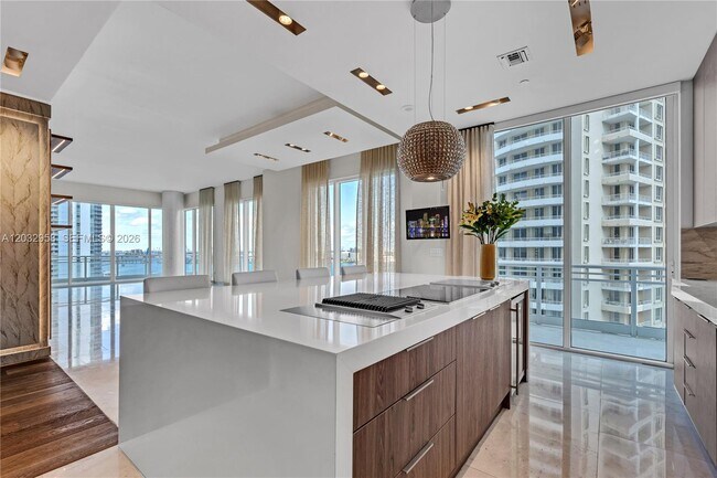 Building Photo - 900 Brickell Key Blvd