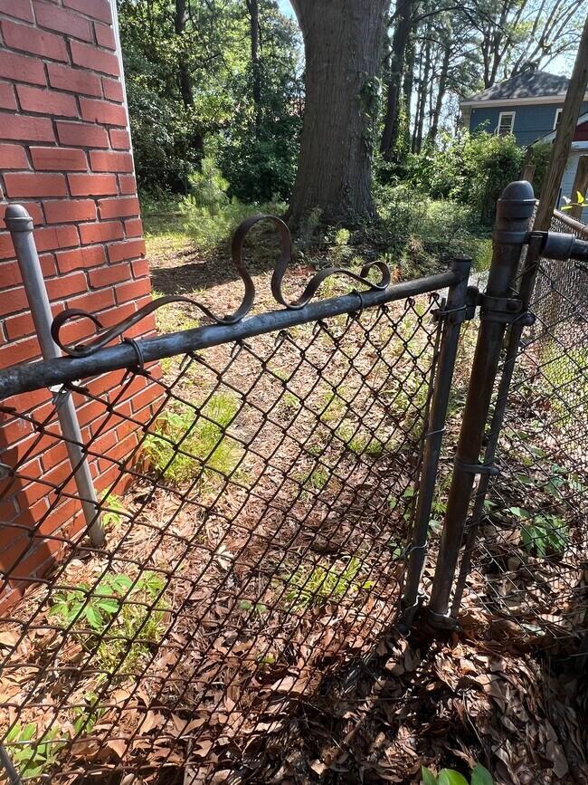 Building Photo - 1370 S Braden Crescent