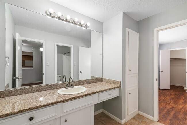 Building Photo - 710 Cascade Creek Dr