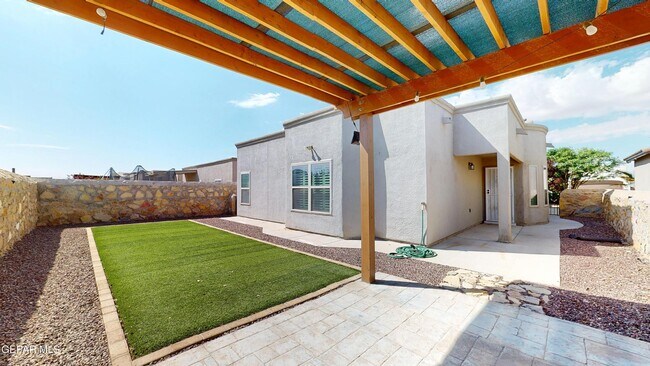 Building Photo - 13648 Samlesbury Ave