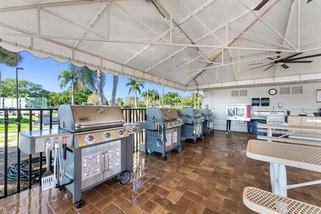 Building Photo - 15234 Lakes of Delray Blvd