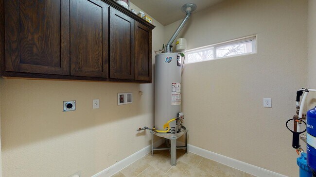 Building Photo - Craftsman-style Alamo Heights home with fe...
