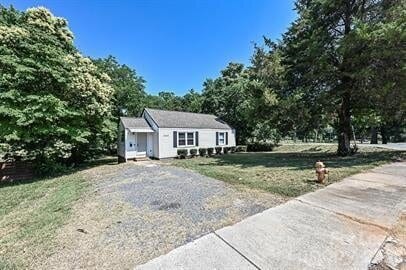 Building Photo - 2649 Roslyn Ave