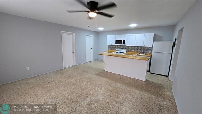 Building Photo - 7725 Harding Ave