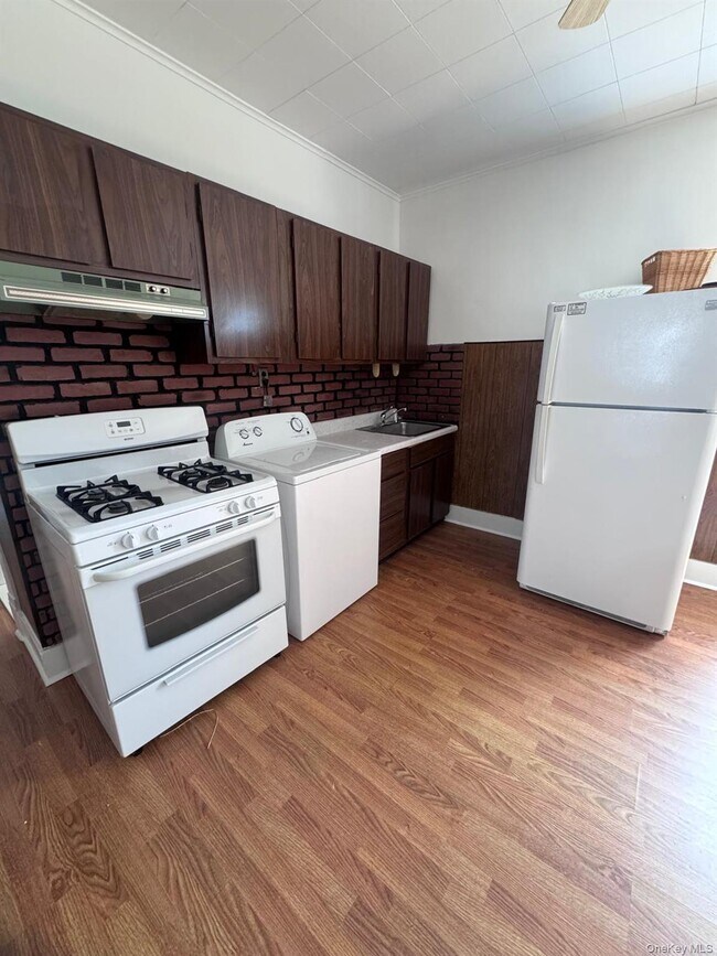 Building Photo - 106 South Ave