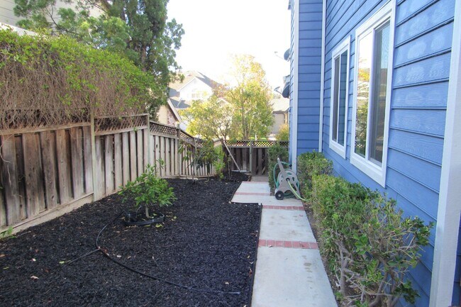 Building Photo - Gorgeous Custom Pleasanton Home in Great Location
