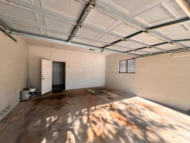 Building Photo - 2011 Howard Dr