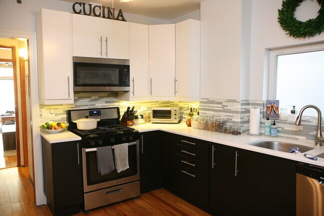 Building Photo - 2706 N Richmond St