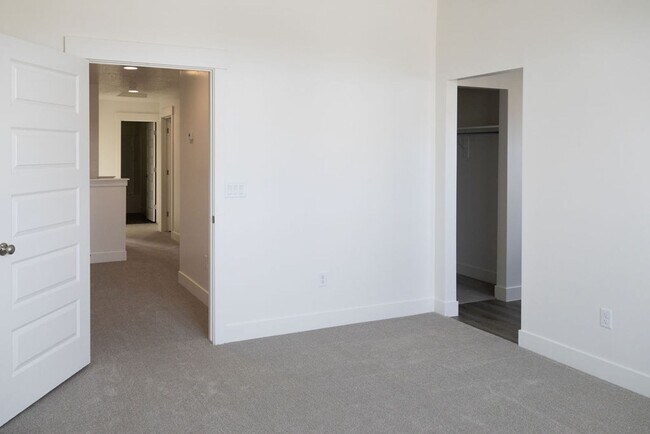 Building Photo - Spacious 4-Bed Home in Sage Canyon