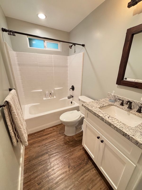 Building Photo - 13758 Lakeview Ct