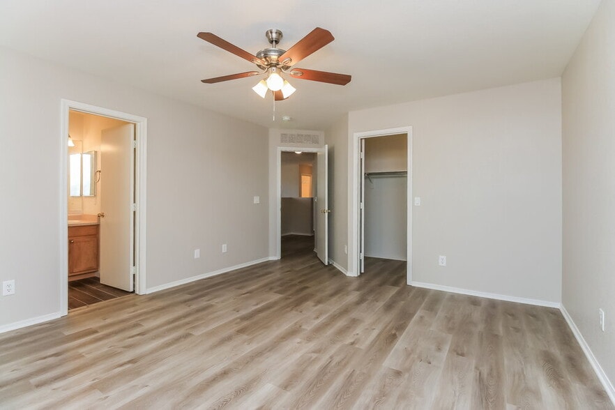 Building Photo - 1006 S Clancy Cir
